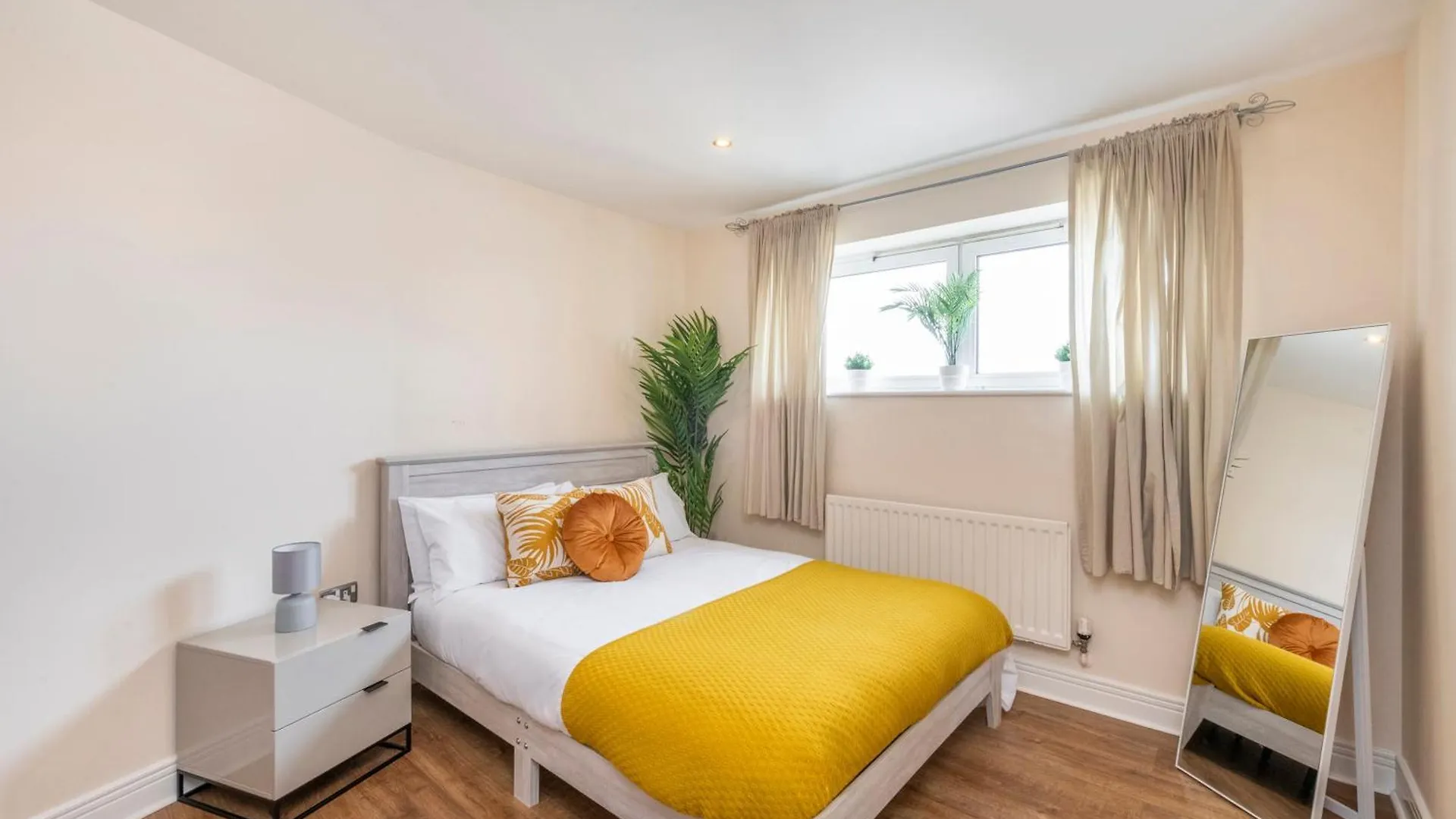 River View 2 Bed 2 Bath Flat - London City Airport, Excel, Pontoon Dock Apartment