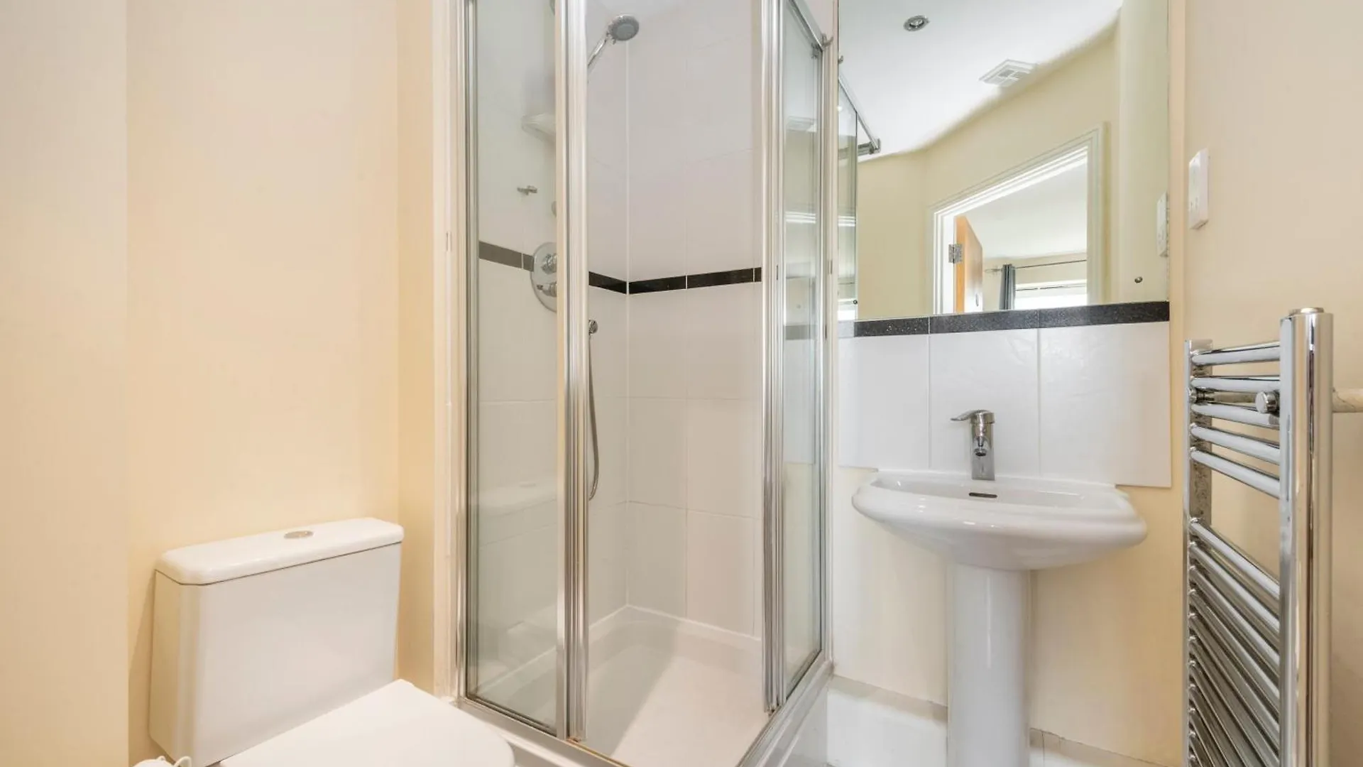 Apartment River View 2 Bed 2 Bath Flat - London City Airport, Excel, Pontoon Dock United Kingdom