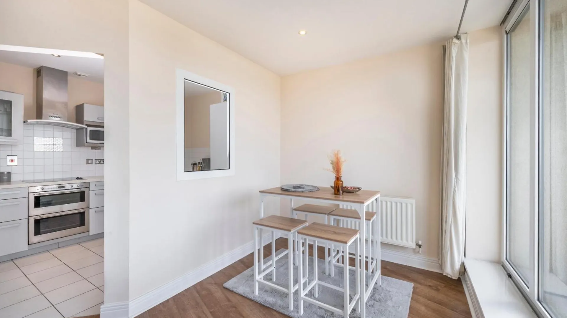 Apartment River View 2 Bed 2 Bath Flat - London City Airport, Excel, Pontoon Dock