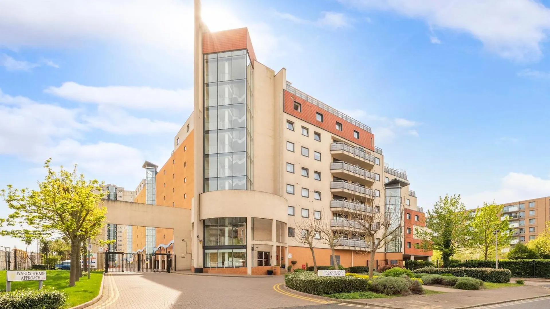 River View 2 Bed 2 Bath Flat - London City Airport, Excel, Pontoon Dock 0*,  United Kingdom