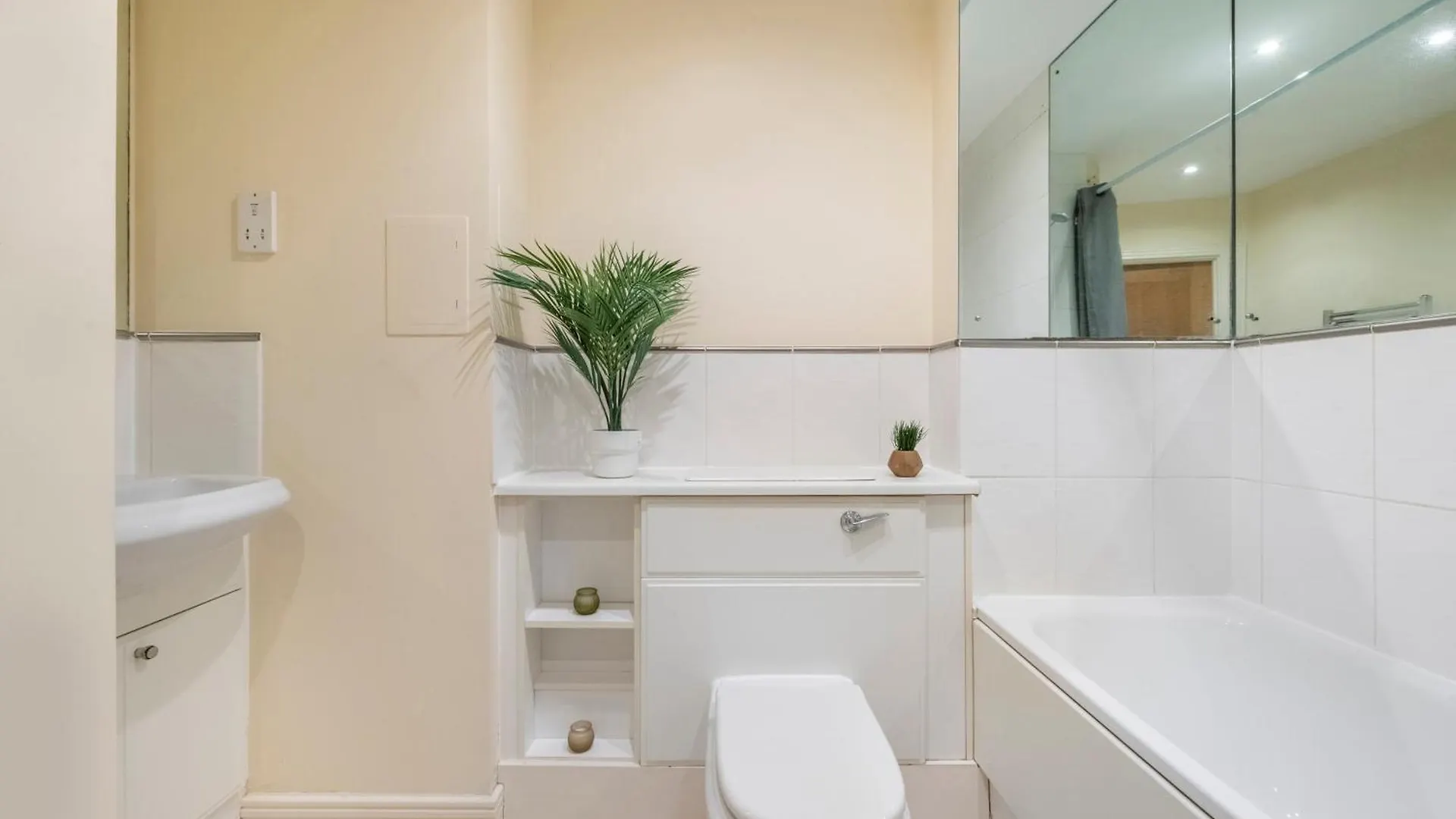 River View 2 Bed 2 Bath Flat - London City Airport, Excel, Pontoon Dock Apartment