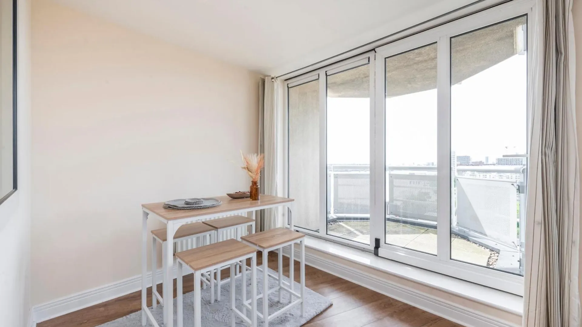 River View 2 Bed 2 Bath Flat - London City Airport, Excel, Pontoon Dock